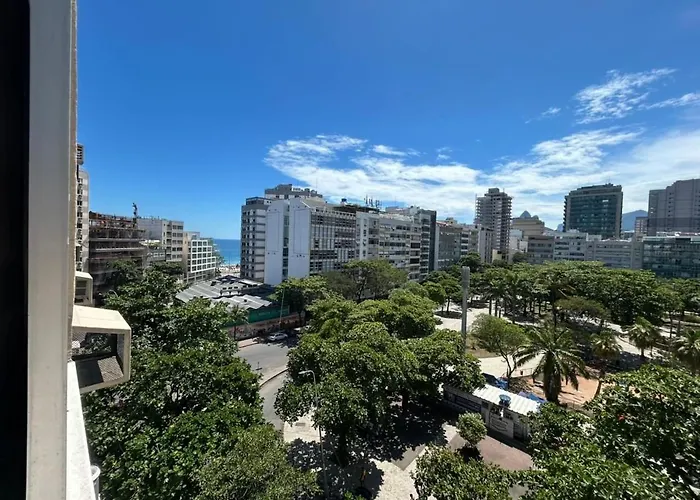 Três suítes há poucos passos da praia Rio de Janeiro